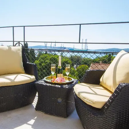 Arena & Seaview Luxurious Apartment Pula