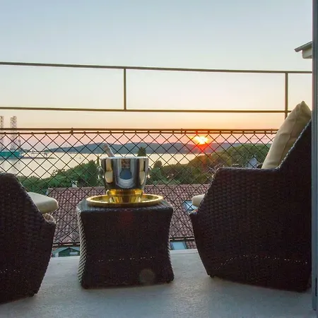 Apartment Arena & Seaview Luxurious