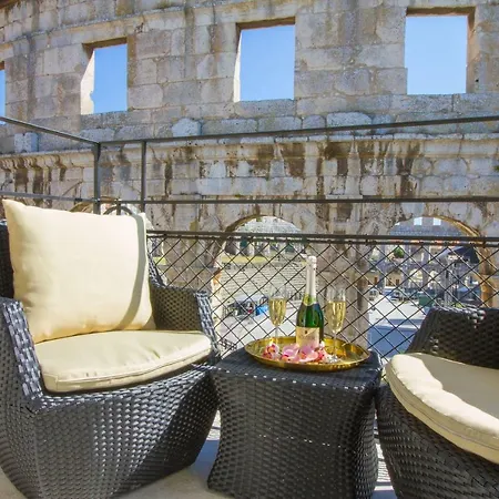 Arena & Seaview Luxurious Apartment Pula