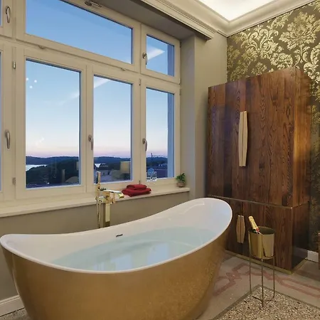 Arena & Seaview Luxurious