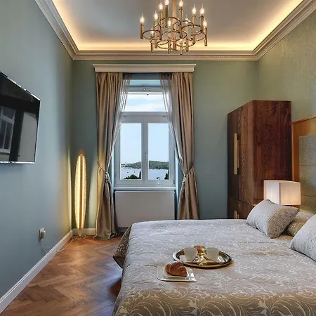 Arena & Seaview Luxurious Apartamento *