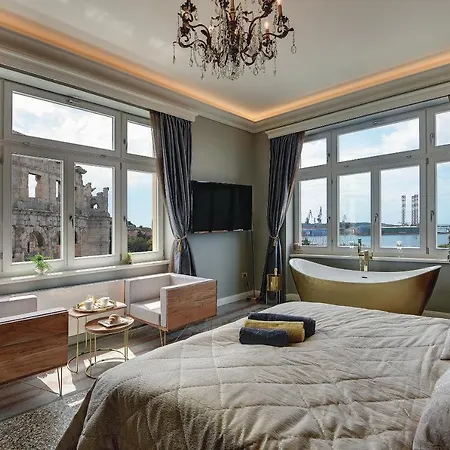 Arena & Seaview Luxurious Apartment
