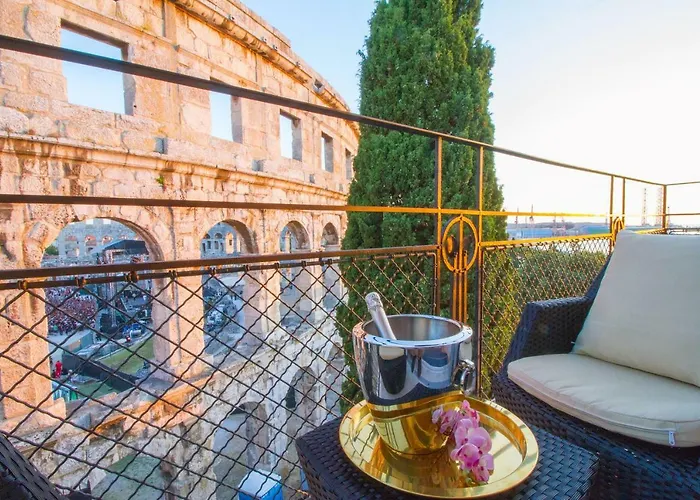 Arena & Seaview Luxurious * Pula