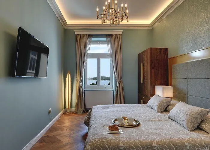 Arena & Seaview Luxurious Lägenhet *