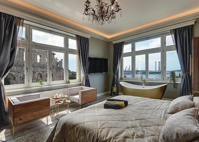 Arena & Seaview Luxurious Lägenhet