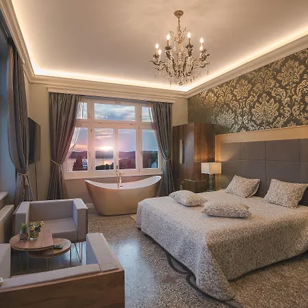 Arena & Seaview Luxurious Apartman Pula