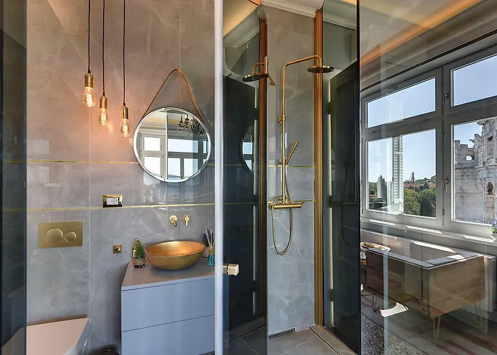 Arena & Seaview Luxurious * Pula