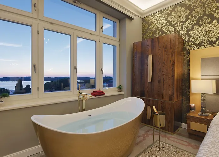 Arena & Seaview Luxurious Pula