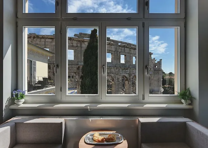 Arena & Seaview Luxurious * Pula