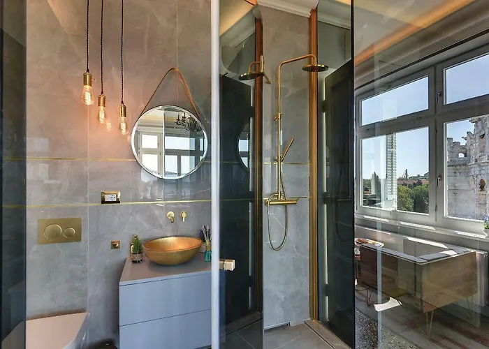 Arena & Seaview Luxurious Pula