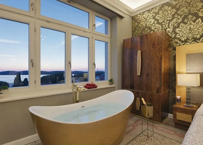 Arena & Seaview Luxurious