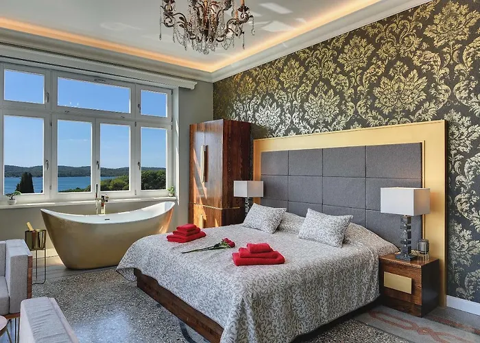 Arena & Seaview Luxurious * Pula