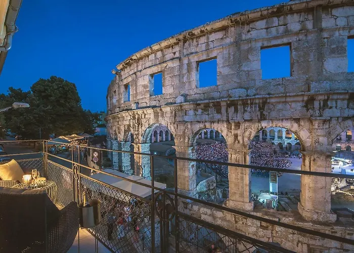 Arena & Seaview Luxurious Pula