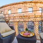 Arena & Seaview Luxurious Lejlighed *