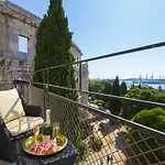 Arena & Seaview Luxurious Lejlighed