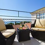 Arena & Seaview Luxurious Lejlighed