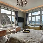 Arena & Seaview Luxurious Lejlighed
